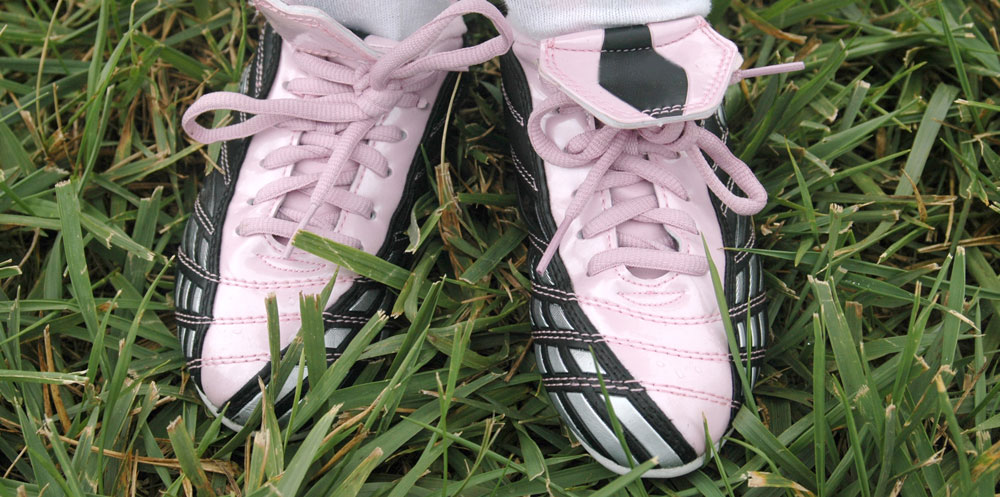 pink-cleats-grass pink-cleats-grass